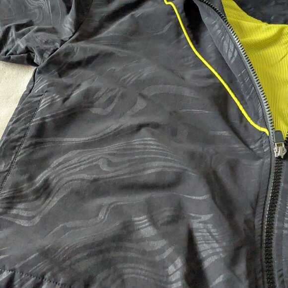 Fabletics Black and green hooded windbreaker - loose fit - Picture 5 of 16